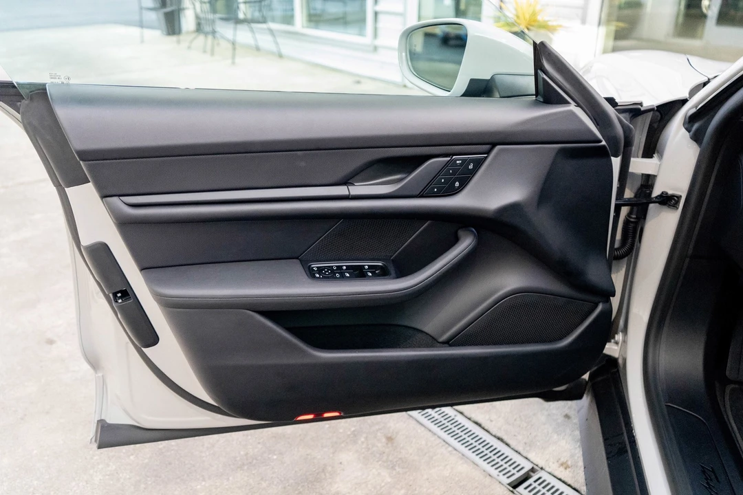 2023 Porsche Cayman - Image 9 of 21
