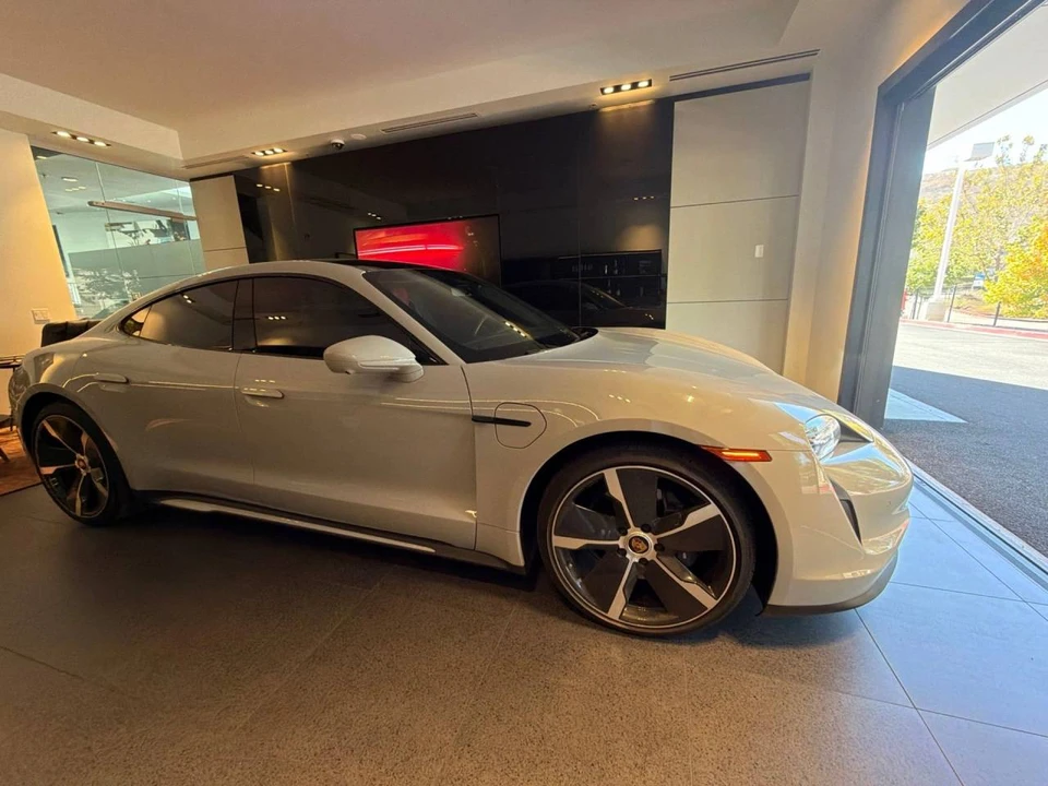 2023 Porsche Taycan - Image 4 of 4