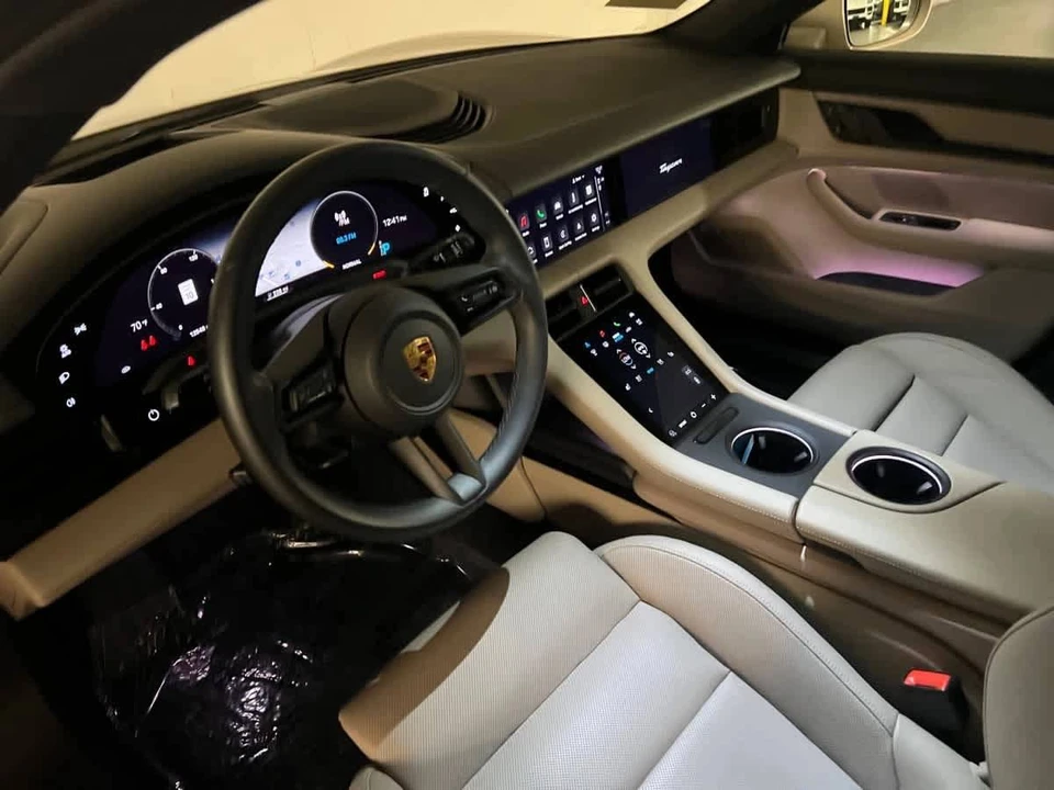 2023 Porsche Taycan - Image 4 of 5