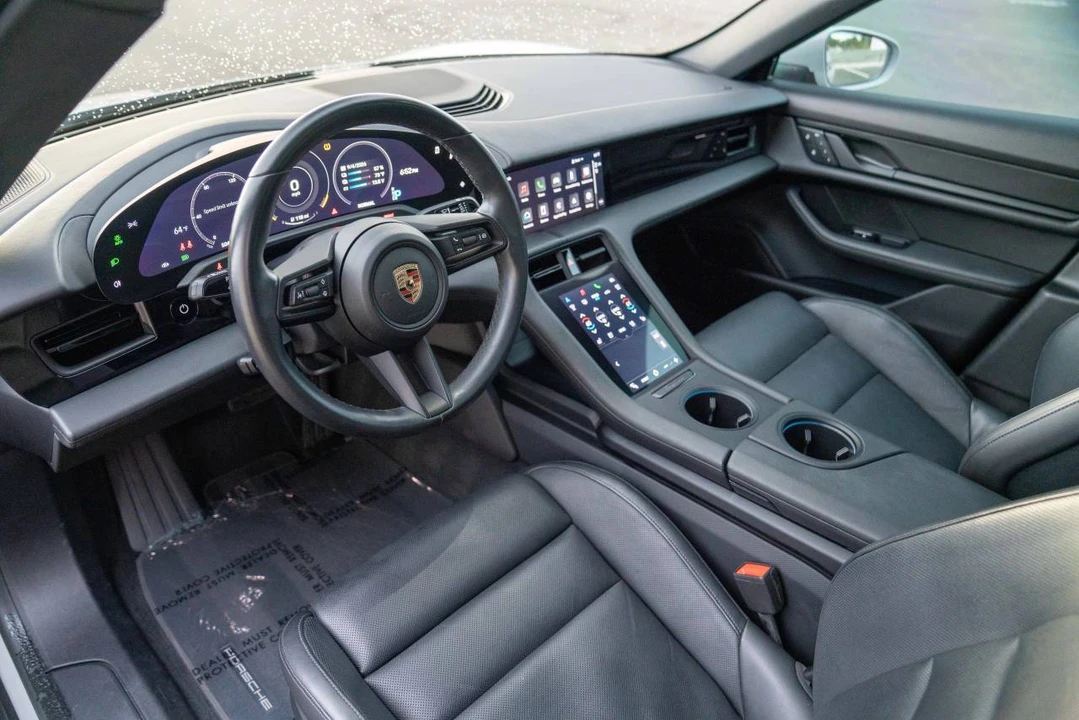 2023 Porsche Taycan - Image 4 of 5