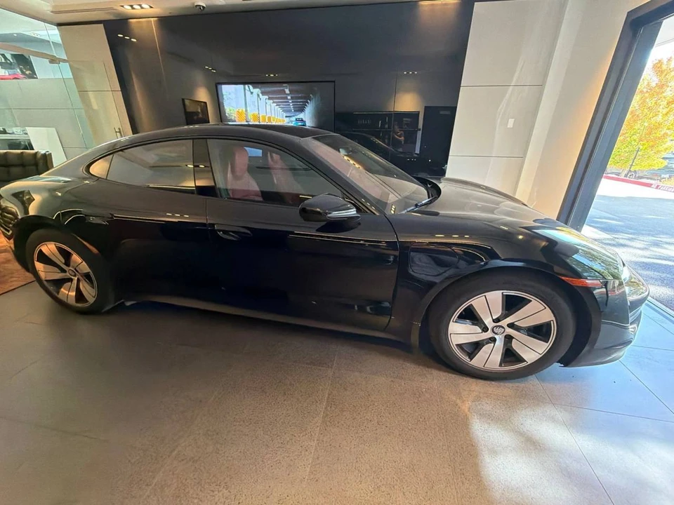 2023 Porsche Taycan - Image 4 of 4