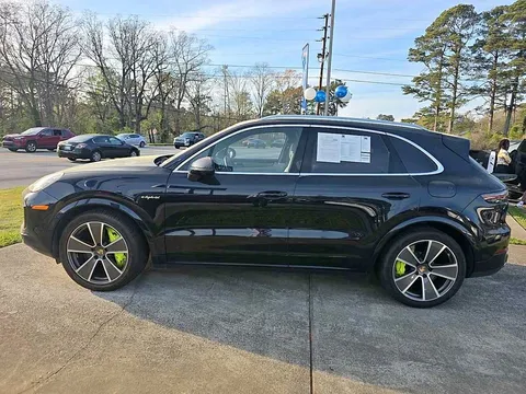 2023 Porsche Cayenne Turbo S E-Hybrid