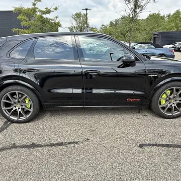 2023 Porsche Cayenne E-Hybrid Platinum Edition