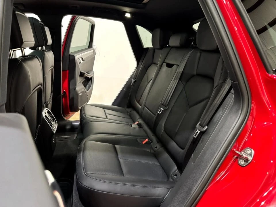 2023 Porsche Macan - Image 14 of 20