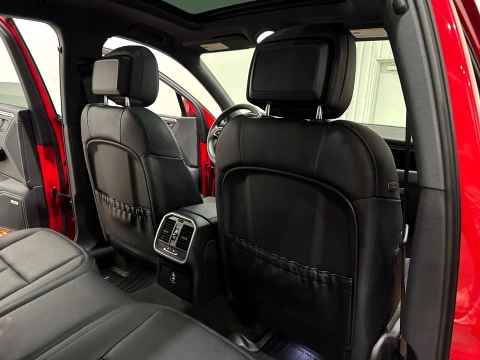 2023 Porsche Macan - Image 15 of 20