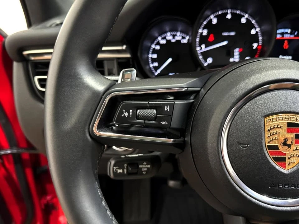 2023 Porsche Macan - Image 17 of 20