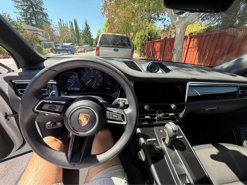 2023 Porsche Macan T - Image 4 of 8