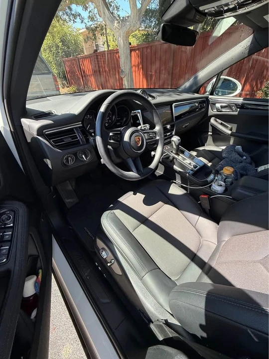 2023 Porsche Macan T - Image 6 of 8