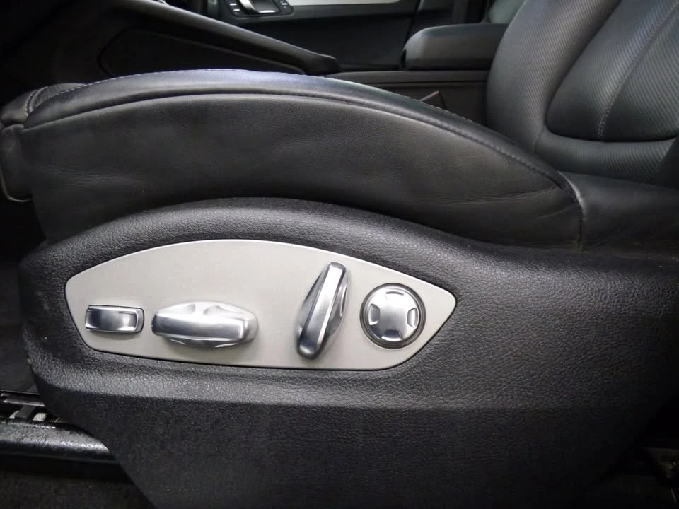 2023 Porsche Macan - Image 16 of 20