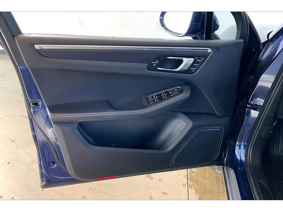 2023 Porsche Macan - Image 8 of 19