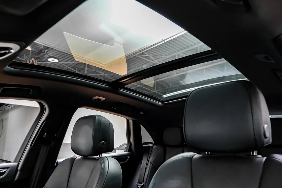 2023 Porsche Macan - Image 5 of 19