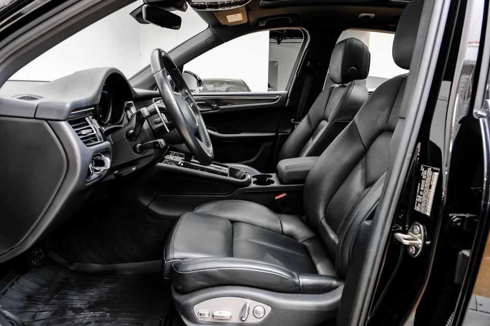 2023 Porsche Macan - Image 4 of 19