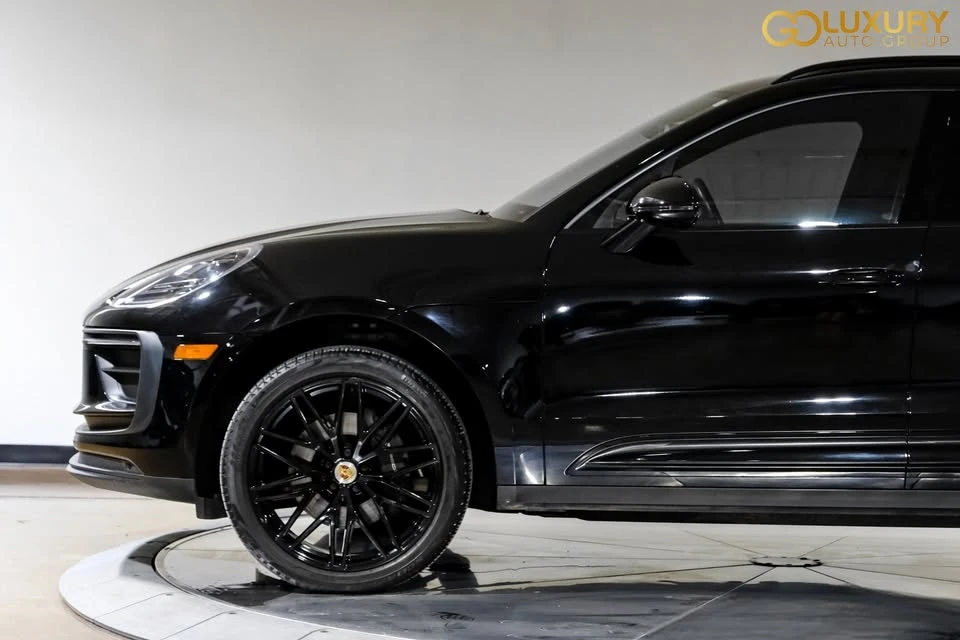 2023 Porsche Macan - Image 14 of 19