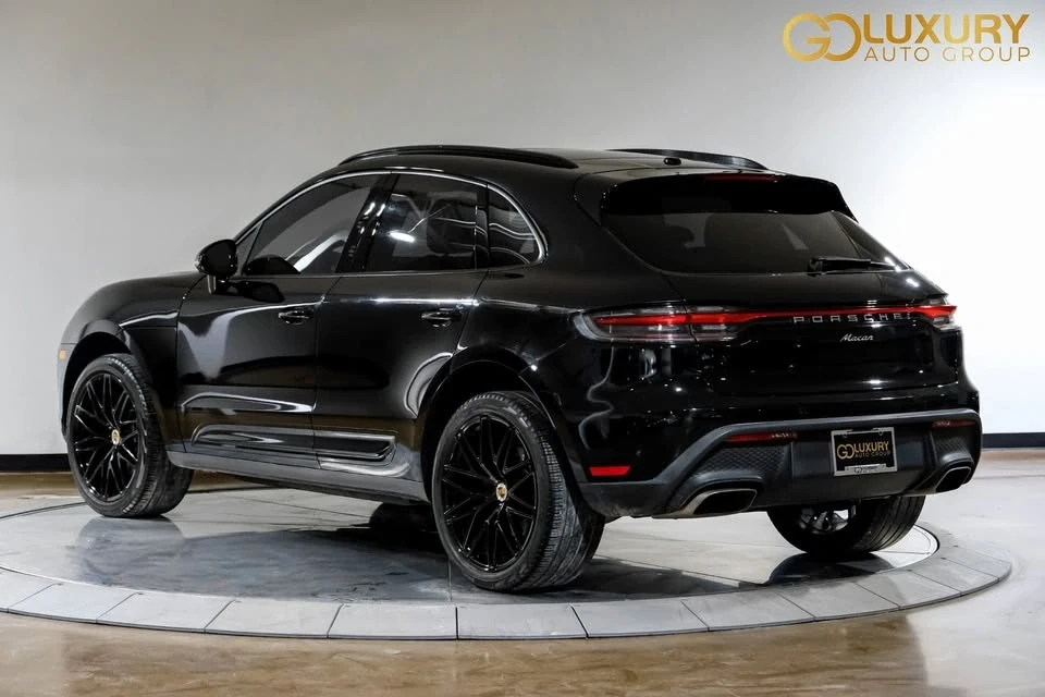 2023 Porsche Macan - Image 13 of 20