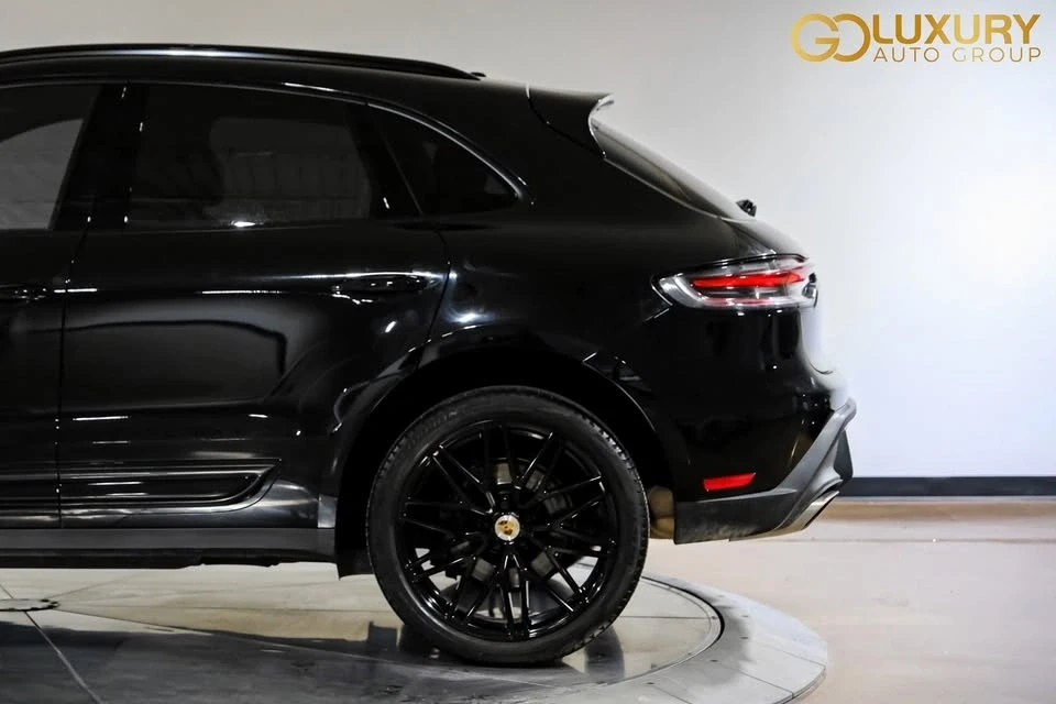 2023 Porsche Macan - Image 16 of 20