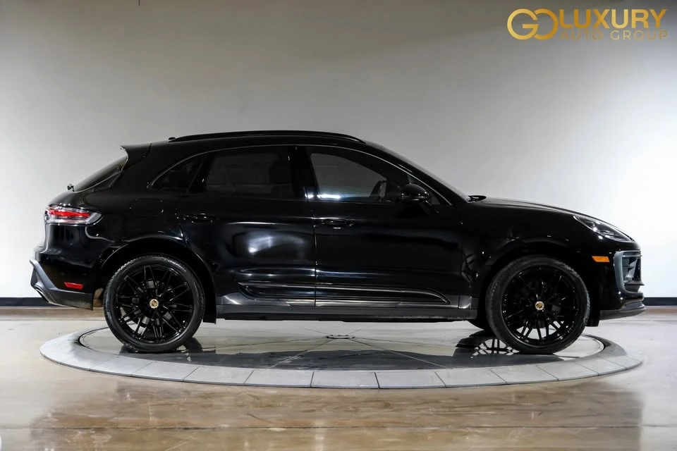 2023 Porsche Macan - Image 9 of 19