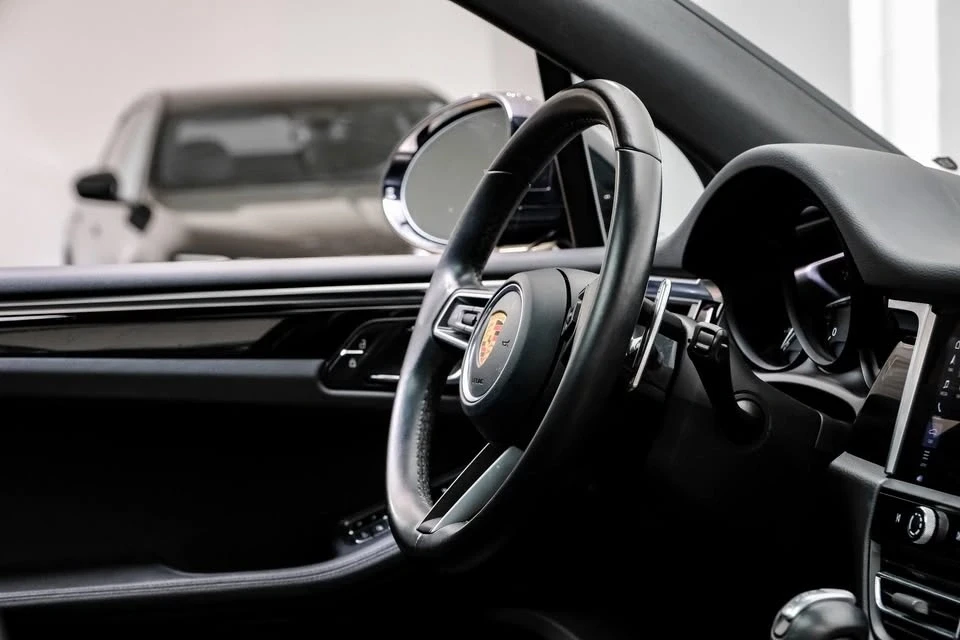 2023 Porsche Macan - Image 19 of 20