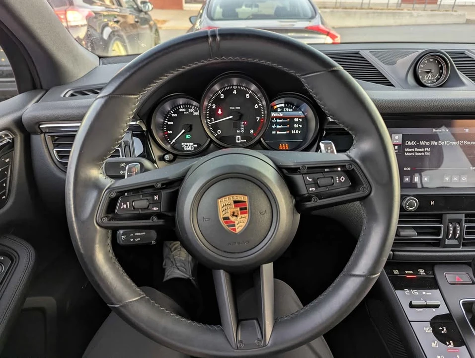 2023 Porsche Macan - Image 17 of 19