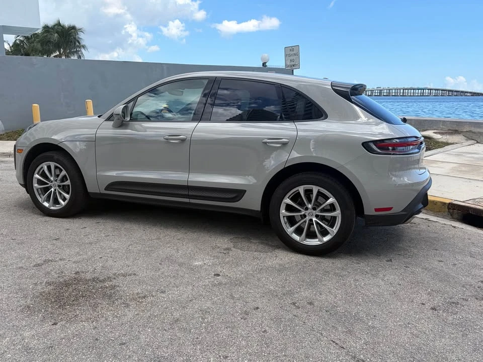2023 Porsche Macan - Image 5 of 8