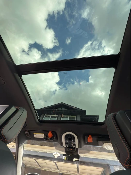 2023 Porsche Macan - Image 6 of 14