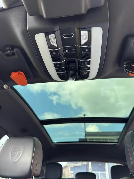 2023 Porsche Macan - Image 5 of 14
