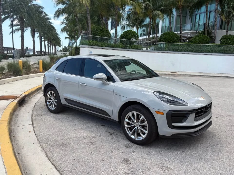 2023 Porsche Macan - Image 4 of 8