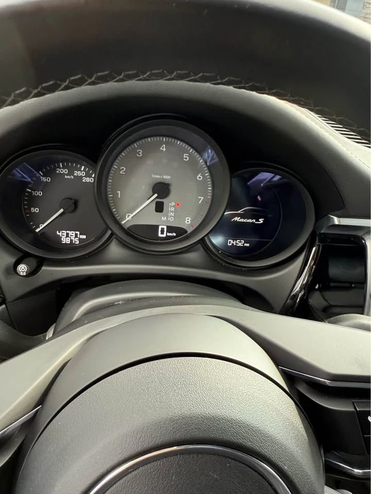2023 Porsche Macan - Image 7 of 14