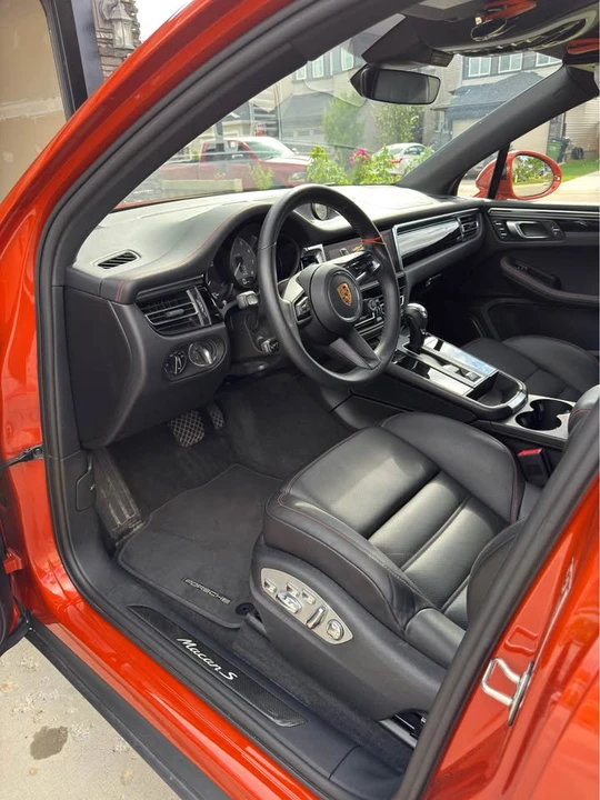 2023 Porsche Macan - Image 10 of 14