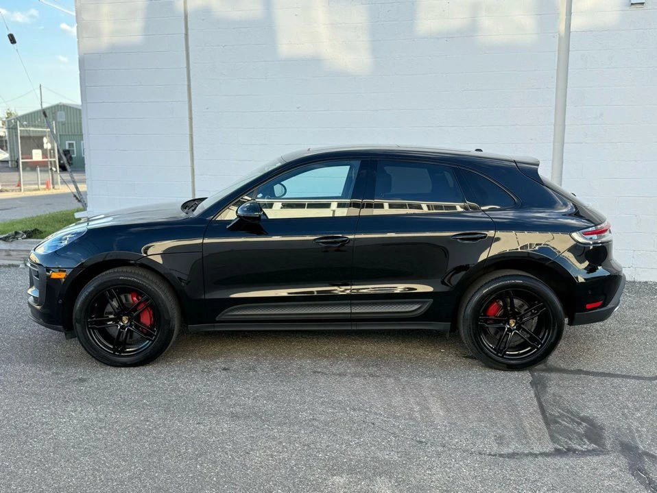 2023 Porsche Macan - Image 2 of 19