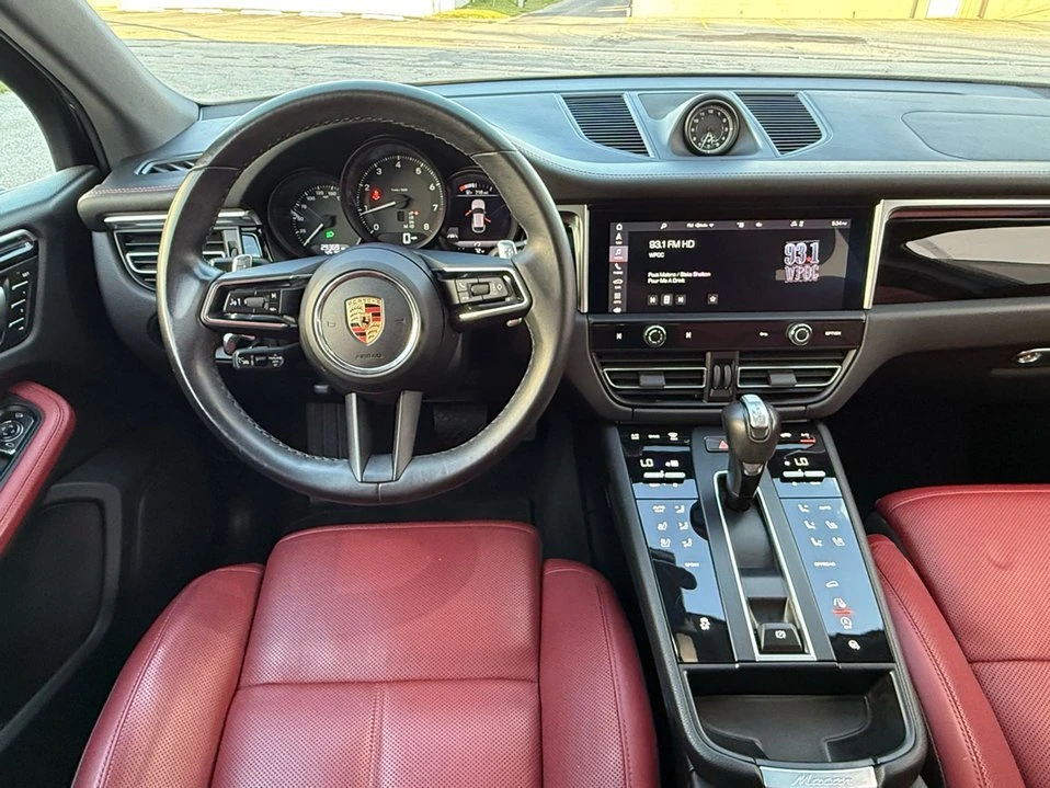 2023 Porsche Macan - Image 18 of 19