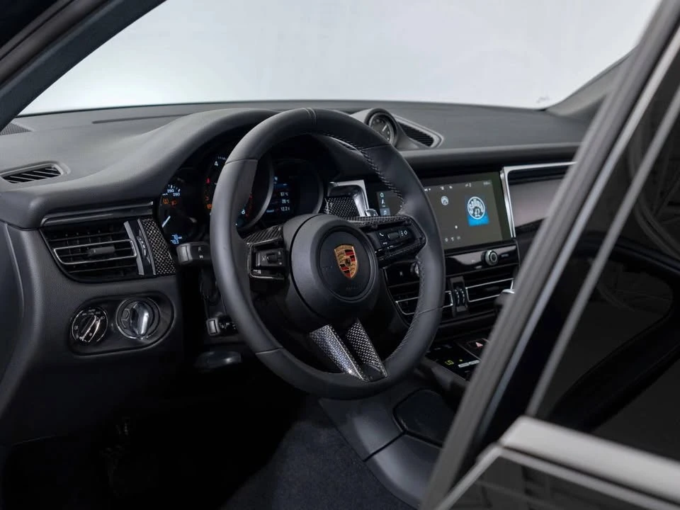 2023 Porsche Macan - Image 19 of 20