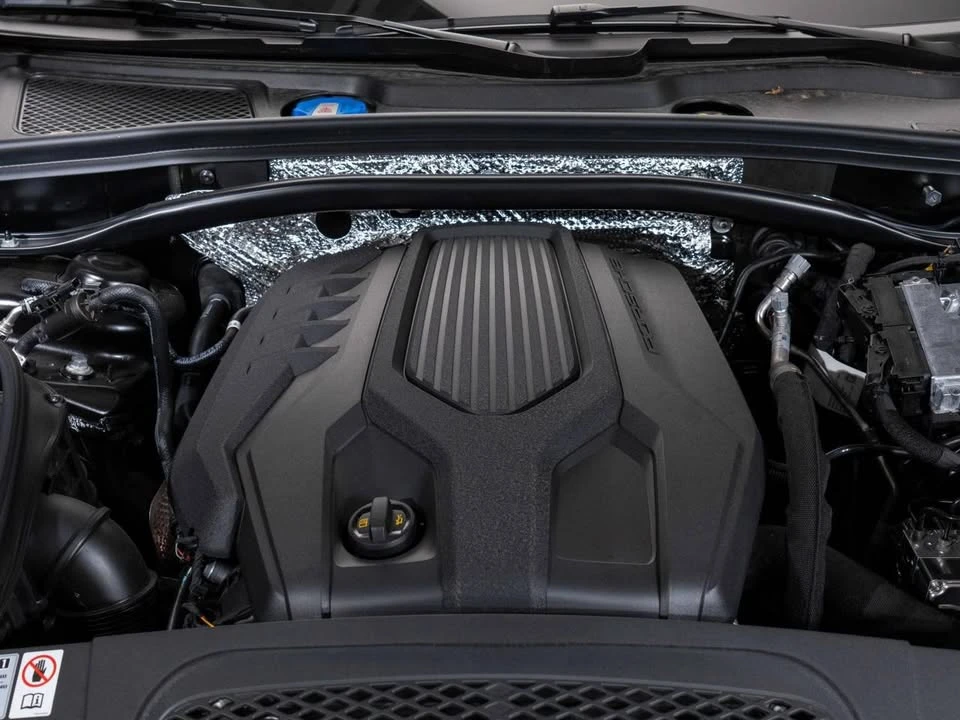2023 Porsche Macan - Image 14 of 20