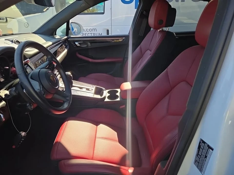 2023 Porsche Macan - Image 6 of 7