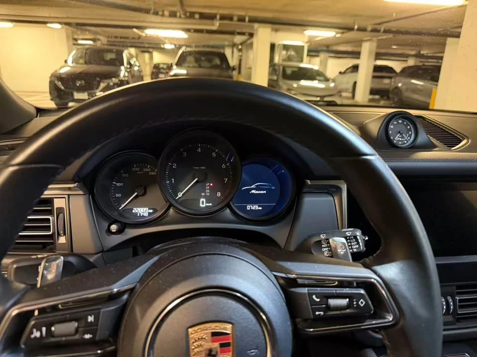 2023 Porsche Macan - Image 7 of 7
