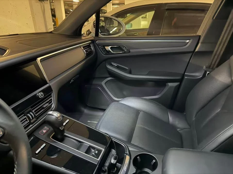 2023 Porsche Macan - Image 3 of 7