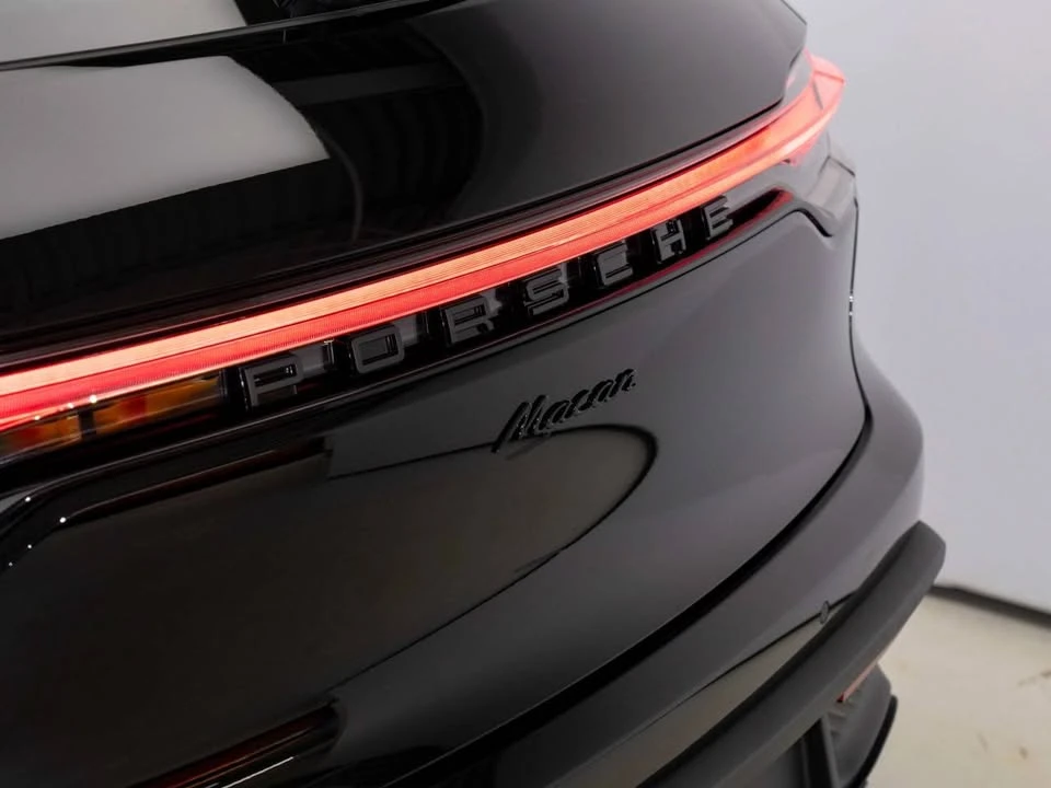 2023 Porsche Macan - Image 10 of 20