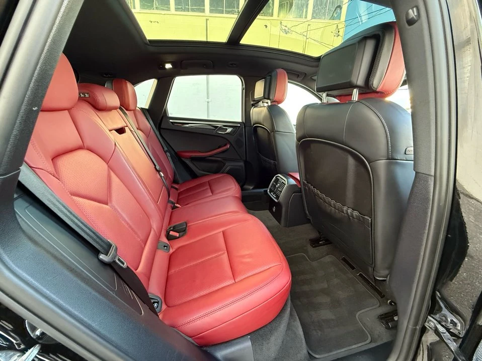 2023 Porsche Macan - Image 15 of 19
