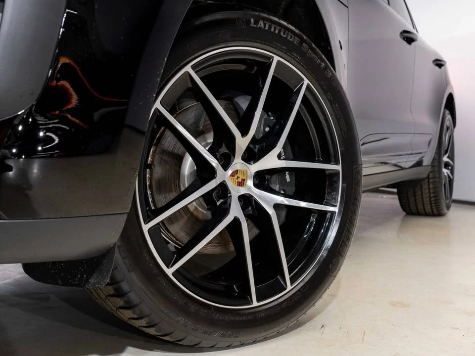 2023 Porsche Macan - Image 7 of 20