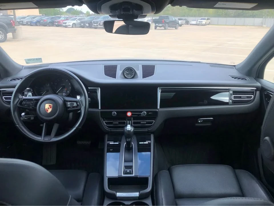 2023 Porsche Macan - Image 7 of 10