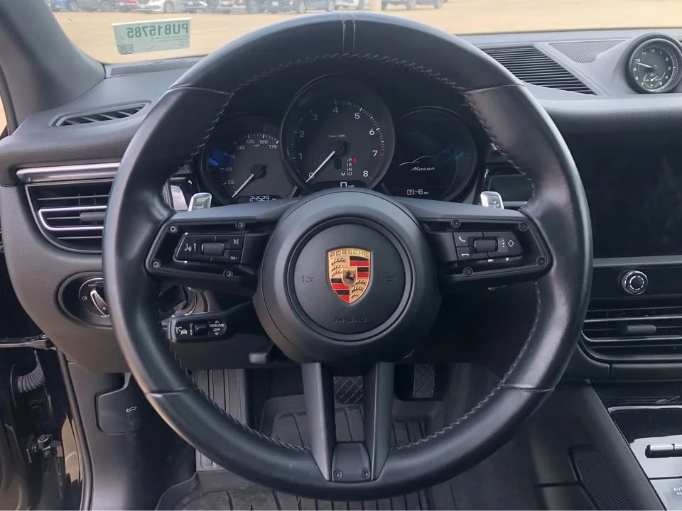 2023 Porsche Macan - Image 5 of 10