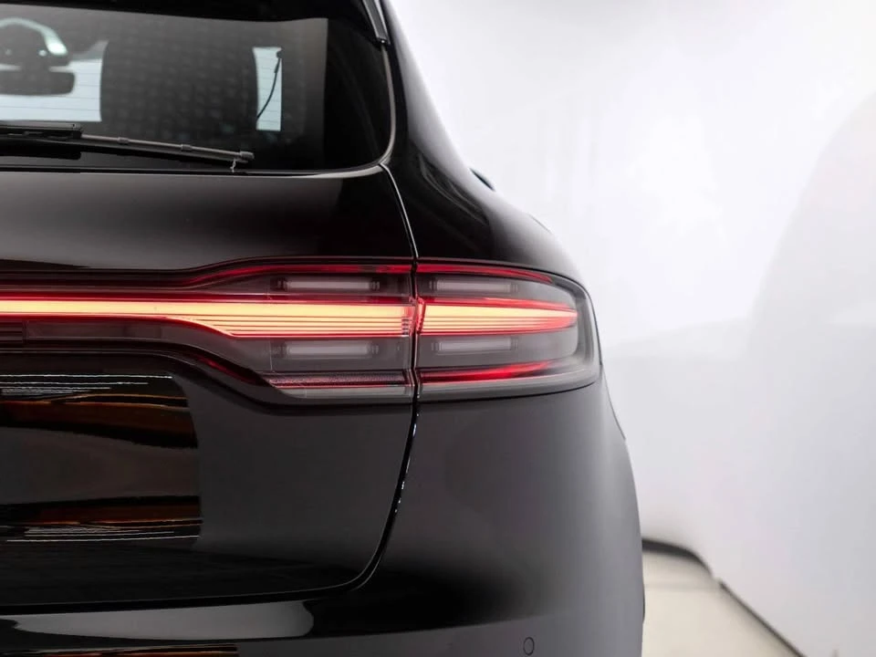 2023 Porsche Macan - Image 11 of 20
