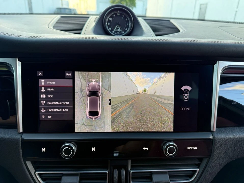 2023 Porsche Macan - Image 19 of 19
