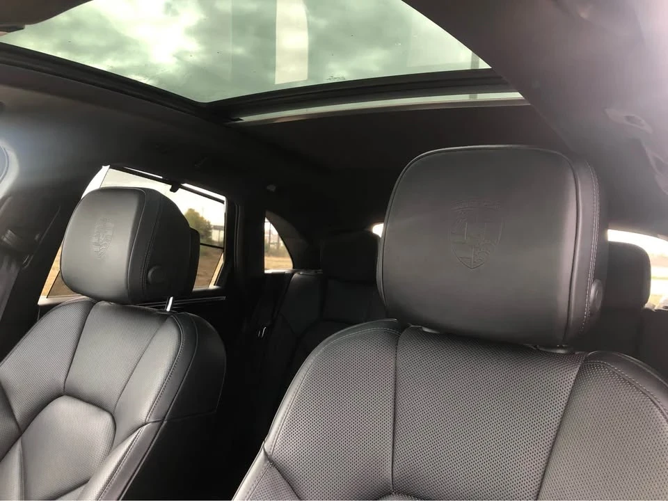 2023 Porsche Macan - Image 8 of 10