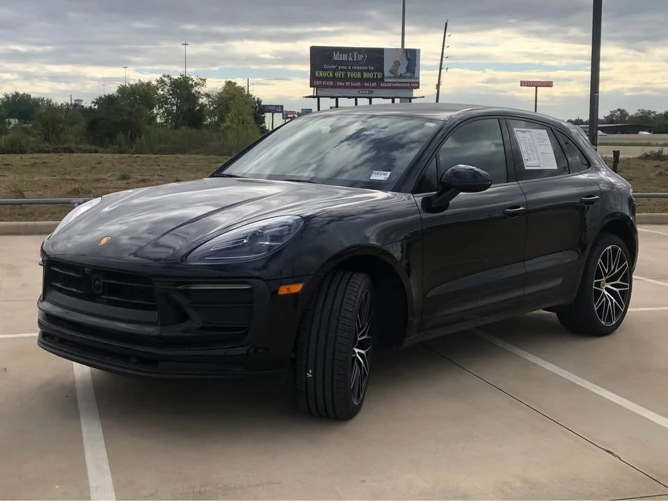 2023 Porsche Macan - Image 3 of 10