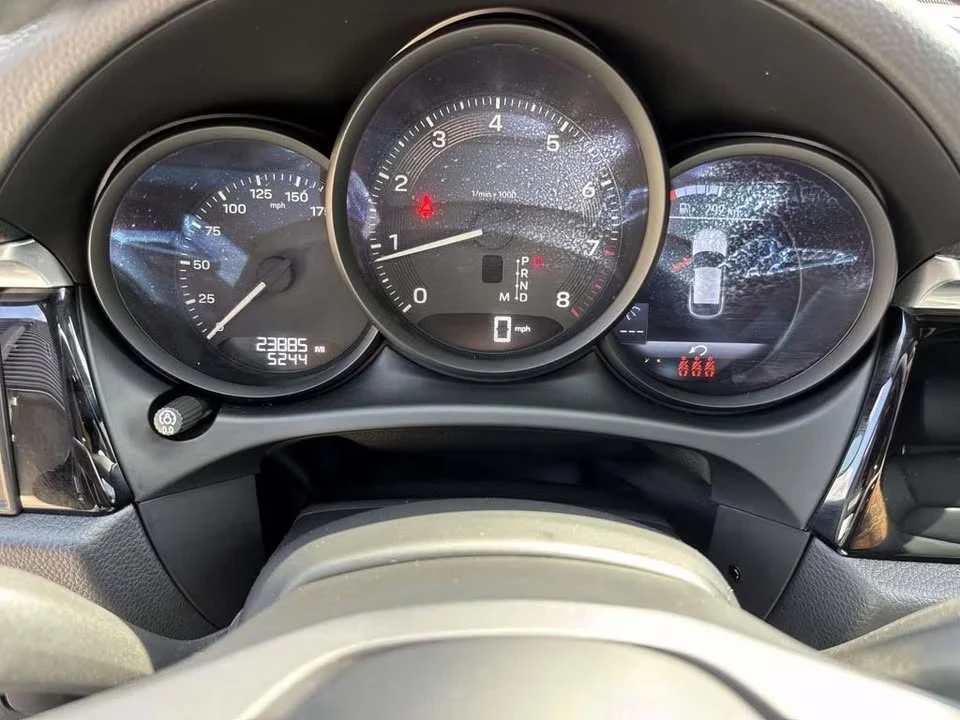 2023 Porsche Macan - Image 9 of 13