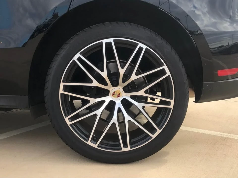 2023 Porsche Macan - Image 10 of 10