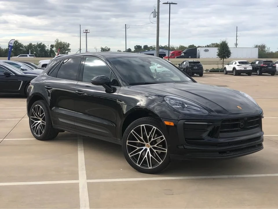 2023 Porsche Macan - Image 2 of 10