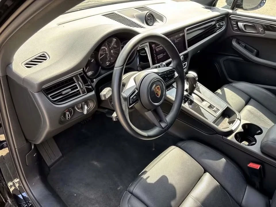 2023 Porsche Macan - Image 7 of 13