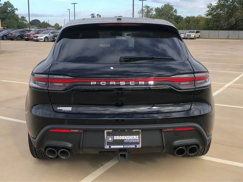 2023 Porsche Macan - Image 9 of 10