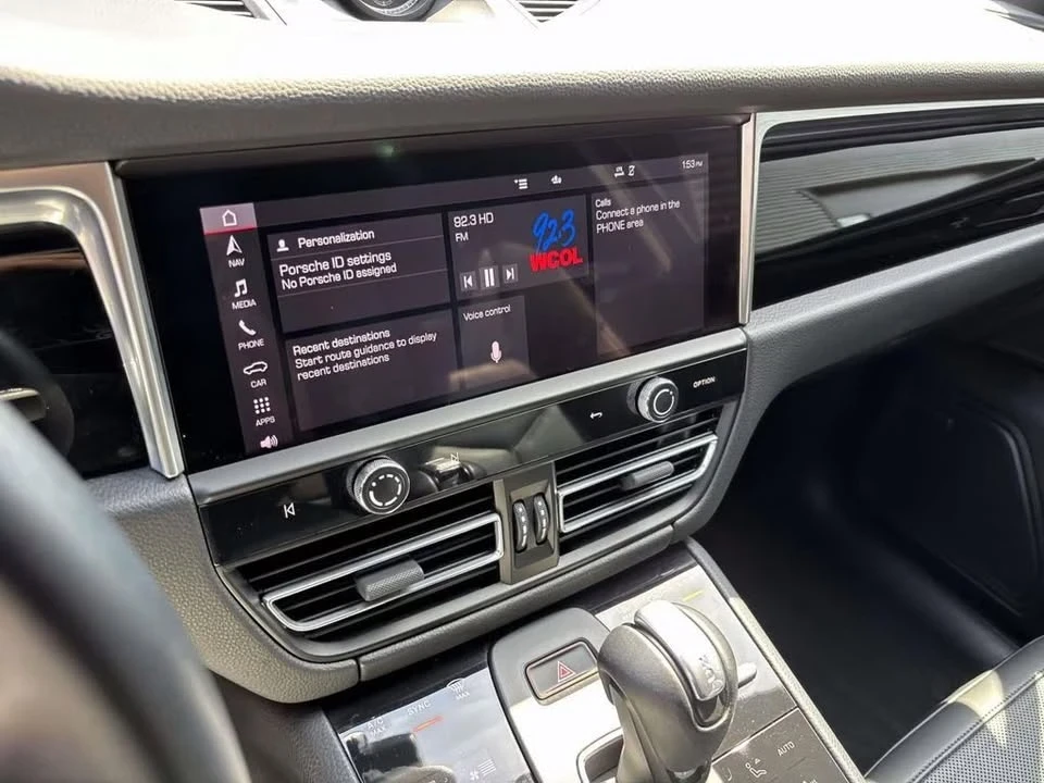 2023 Porsche Macan - Image 10 of 13